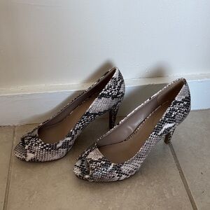 Bandolino Black and White Snakeskin Heels